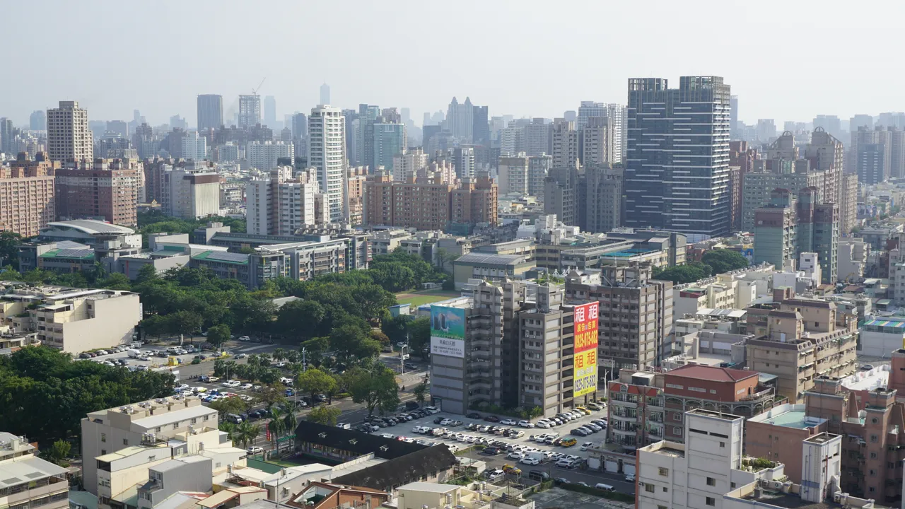 行政院拍板「新青安」方案不计入「住宅建筑及企业建筑放款」的限额，解决民众「贷不到」的问题。资料照片