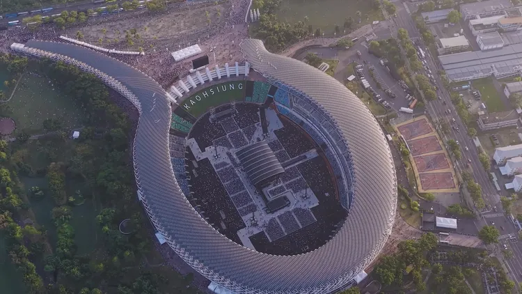 TWICE釋出高雄演唱會的空拍記錄影片。翻攝自TWICE YT