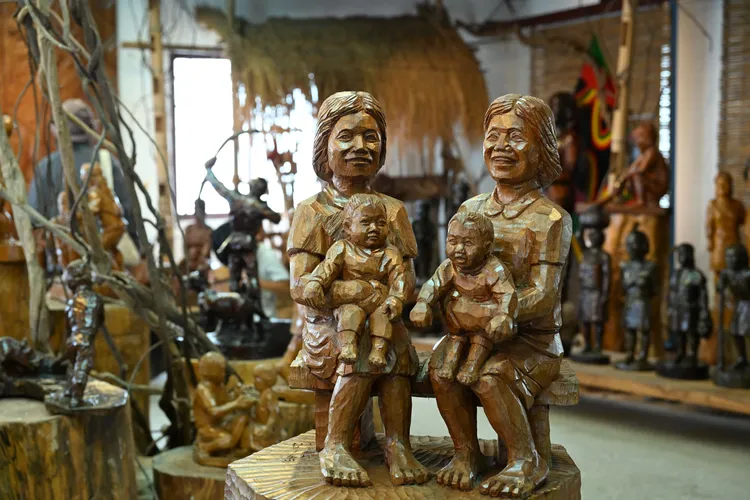 Haku哈古的立體雕刻更具現代性的特徵，跳脫過往原住民藝術對於傳統圖案或符號的複製使用，加入了更多個人純樸但豐富的情感。文化部提供