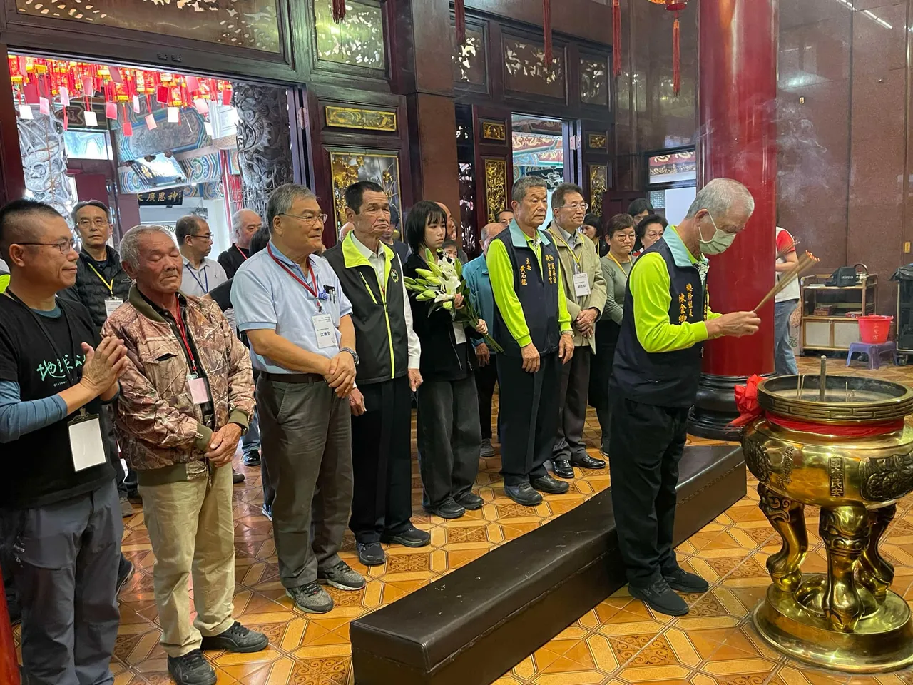 与会者先到凤屏宫、圣云宫上香。民众提供