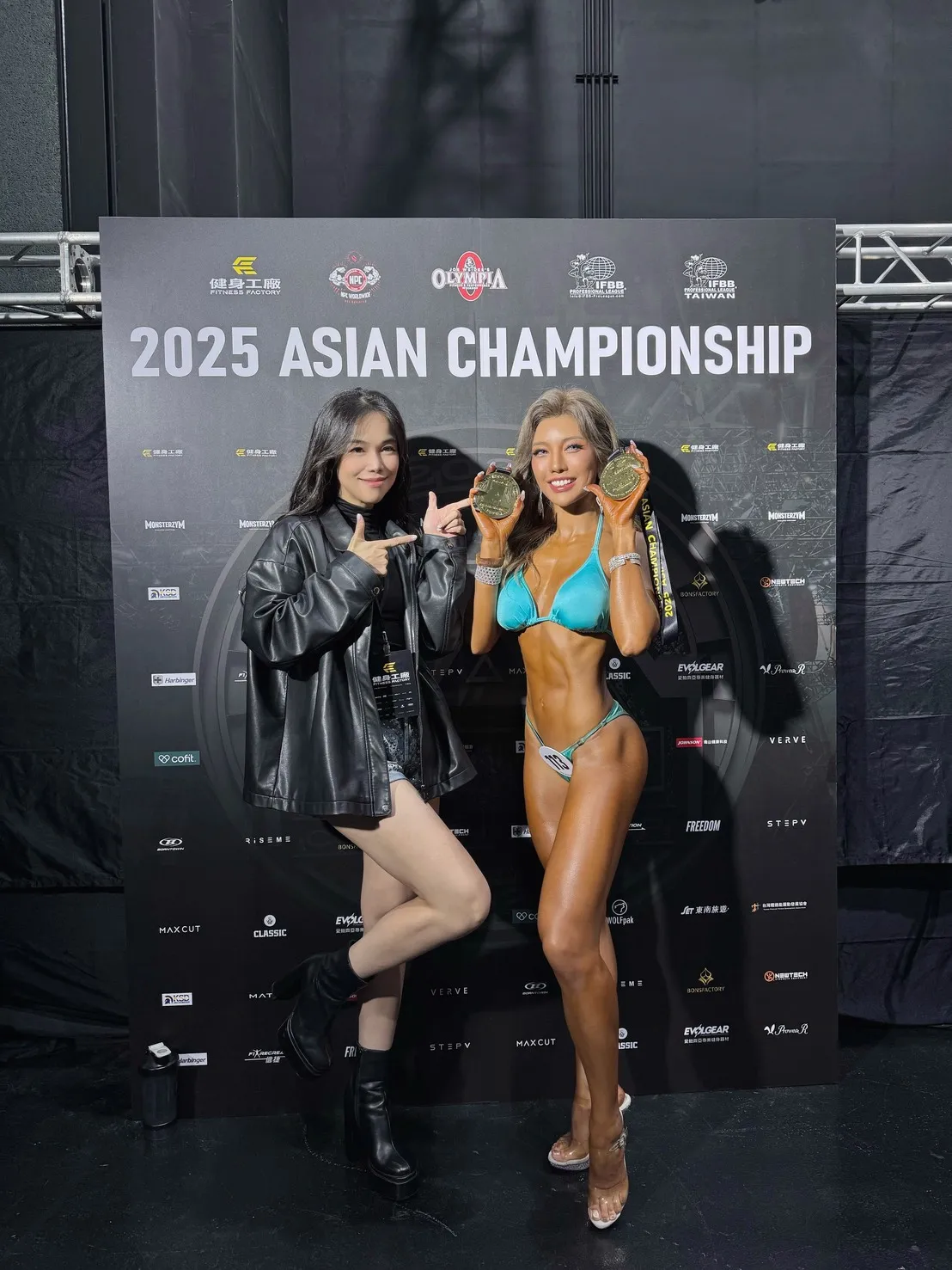 林芯仪（左）与健美偶像Seojin Cheong相见欢。旺多福多媒体工作室提供