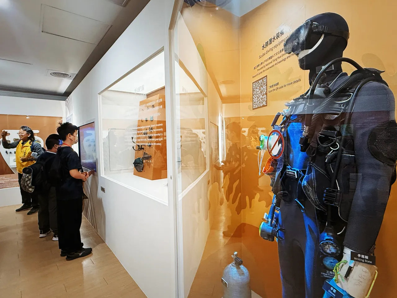 清大考古队员亲声录制语音导览，将研究数据转化为探险故事。馆方提供