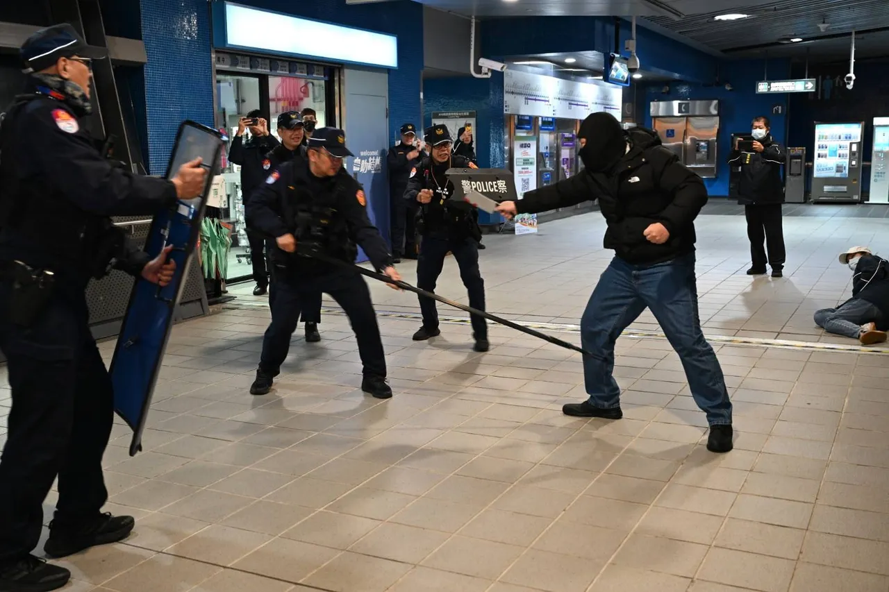 捷警与桃捷联手强化反恐应。桃捷公司提供