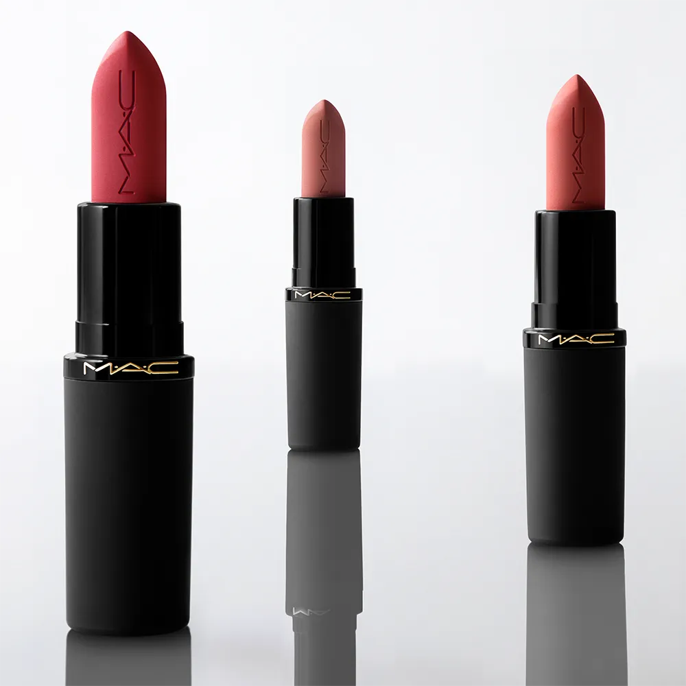 M.A.C轻亲云雾保湿唇膏，各990元。品牌提供
