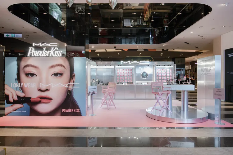 M.A.C輕親雲霧快閃店。品牌提供