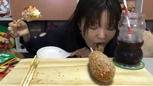 女大胃王0.5秒剪辑失误「吐掉食物曝光」　紧急宣布无限期停更