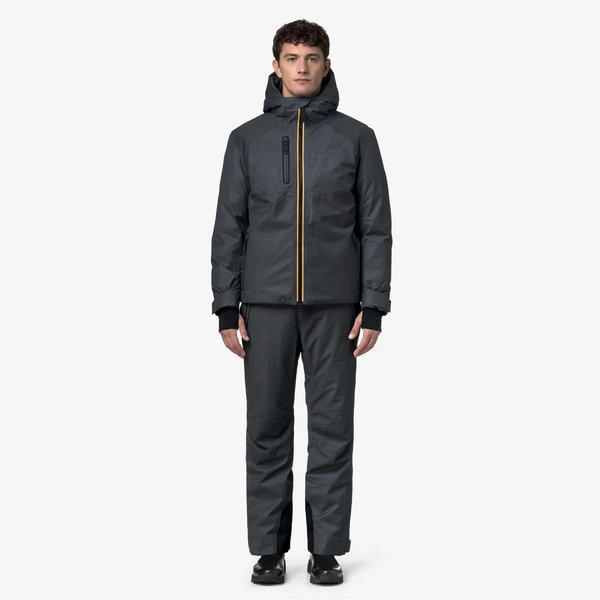 K-WAY Beaufortain男士双层雪衣2万3400元、Baronnies男士双层雪裤1万1700元。品牌提供