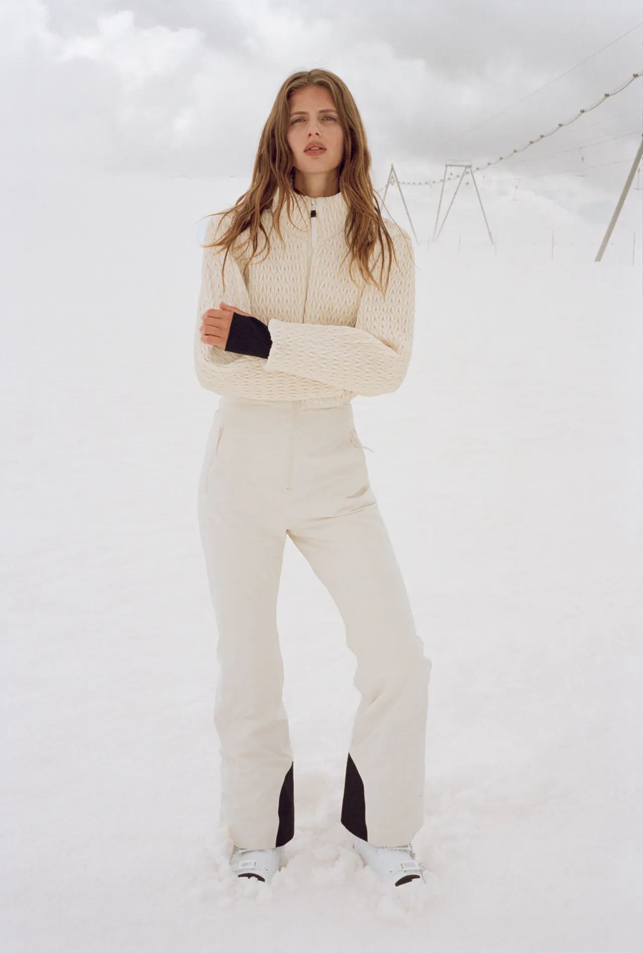 H&M Move滑雪系列色彩灵感源自阿尔卑斯风景与高山夜色。品牌提供