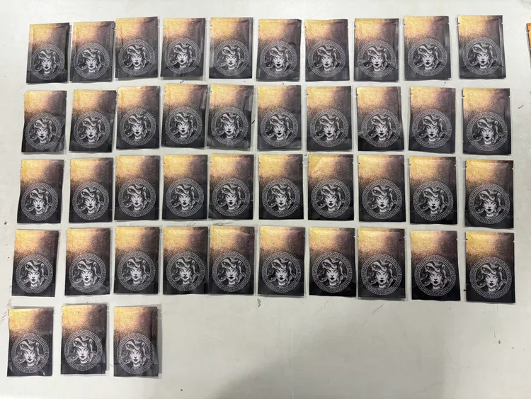 警方起獲陳男持有的大量毒品咖啡包。民眾提供