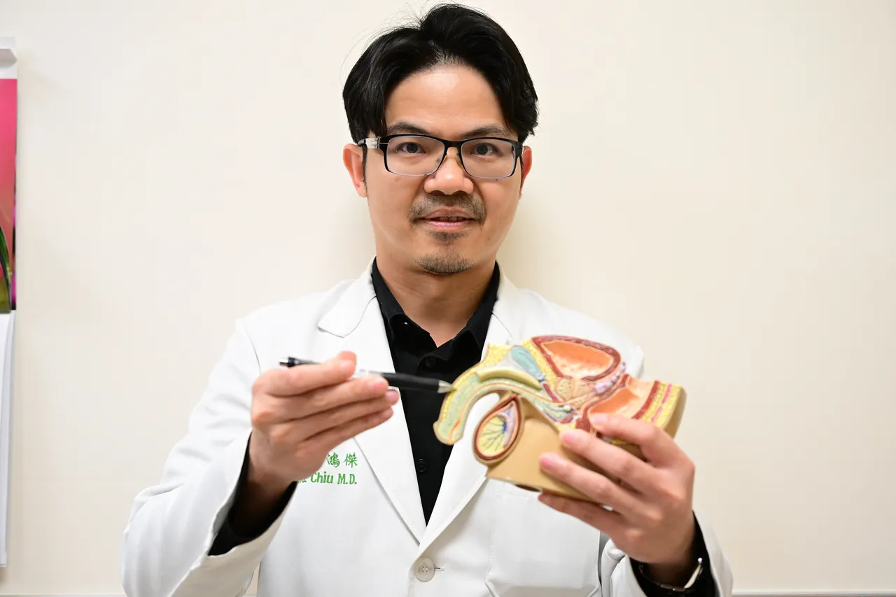 邱鸿杰医师提醒，若未能及时处理阴茎白膜破裂问题，最严重可能造成永久性勃起功能障碍。亚大附医提供