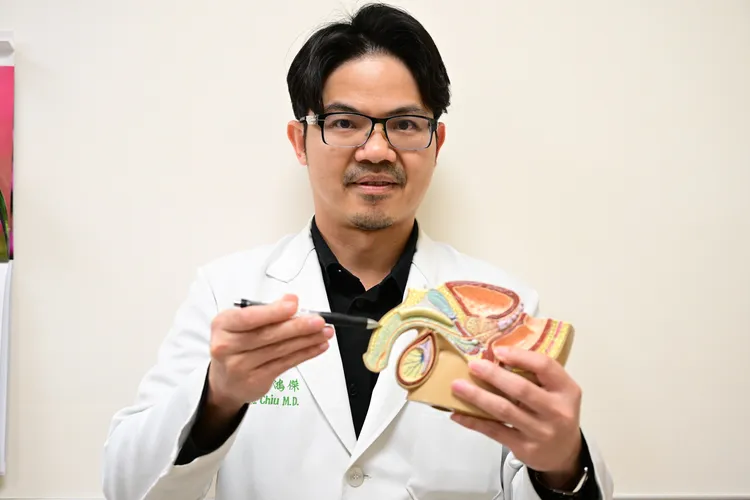 邱鴻傑醫師提醒，若未能及時處理陰莖白膜破裂問題，最嚴重可能造成永久性勃起功能障礙。亞大附醫提供