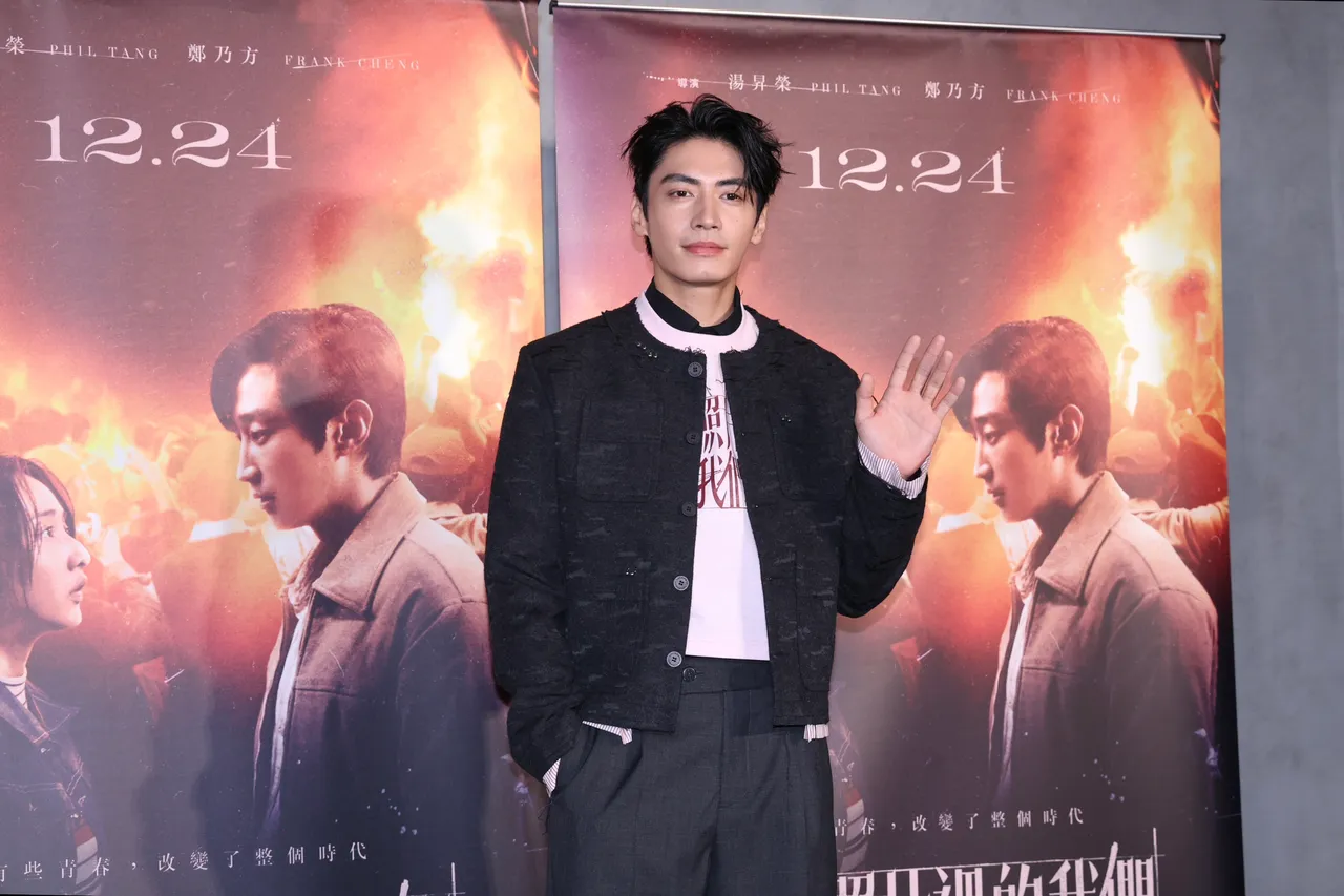 宋柏纬片中戴起粗框眼镜化身长发男。庄宗达摄