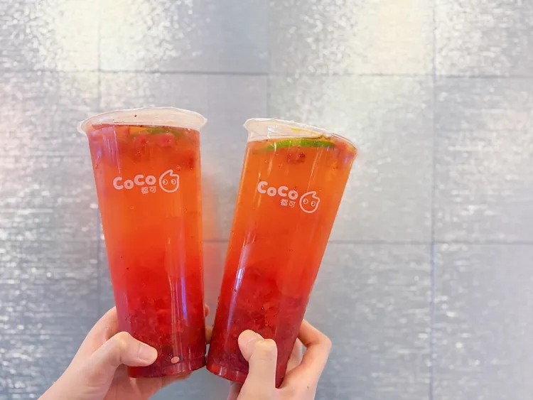 期間大杯「莓好雙果茶」可享買1送1。CoCo都可提供