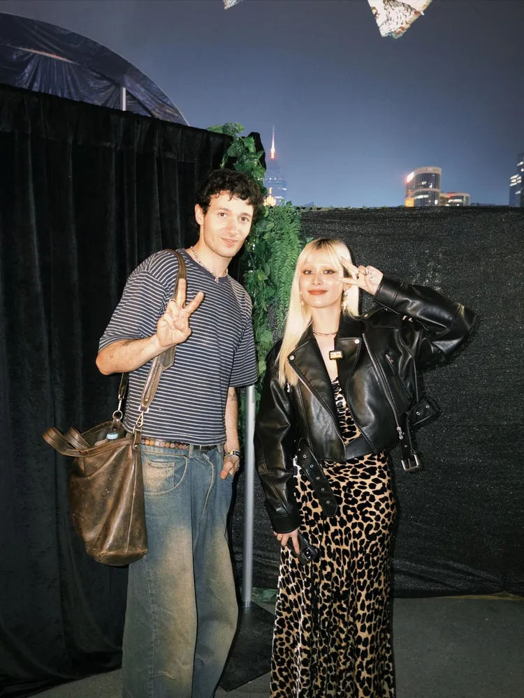 陳泳希開心同框歌手Jeremy Zucker。華研國際提供