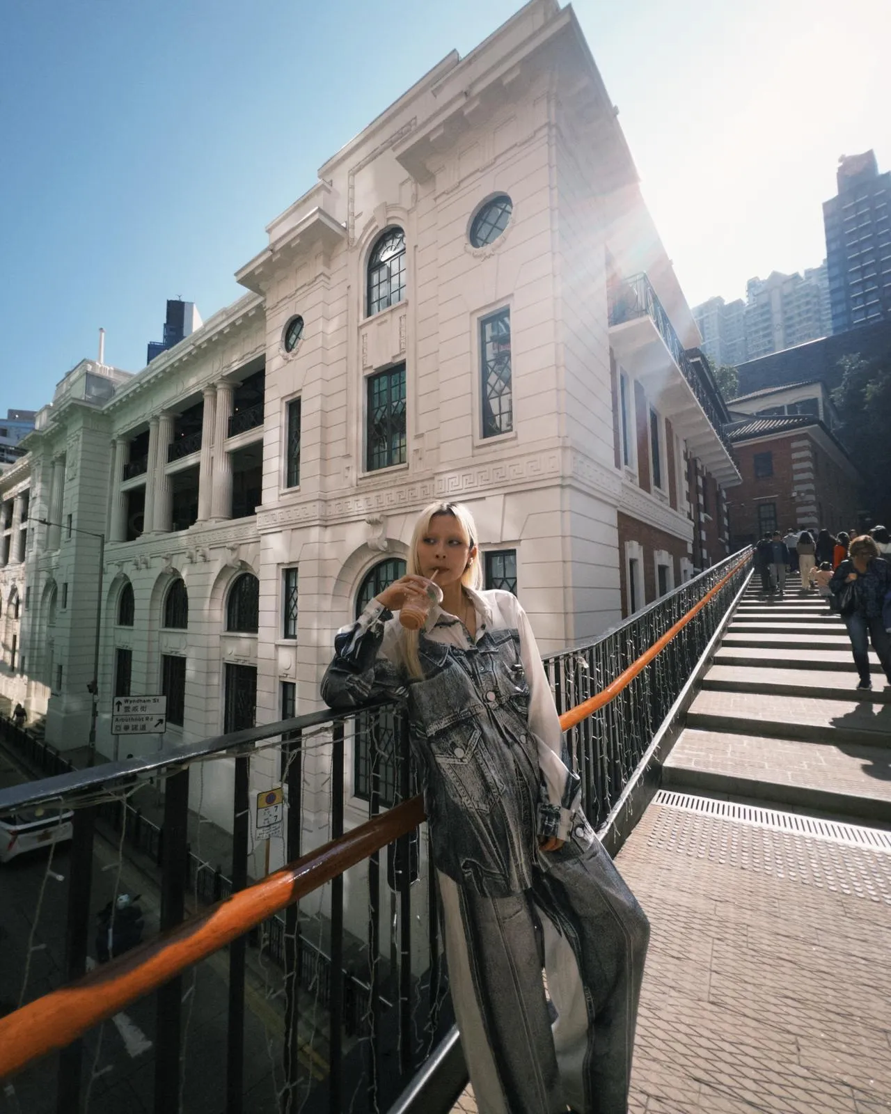 陈泳希游香港。华研国际提供