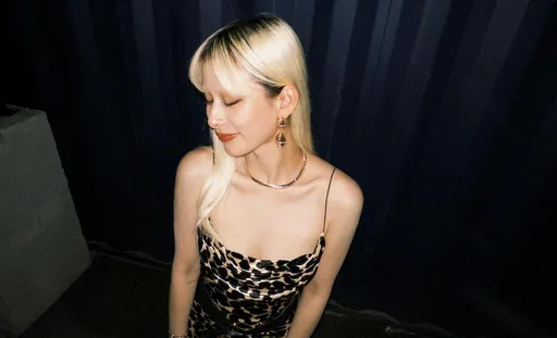 陈泳希赴港兴奋同框Jeremy Zucker　不打「小人」招贵人