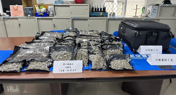 查扣毒品。航警局提供