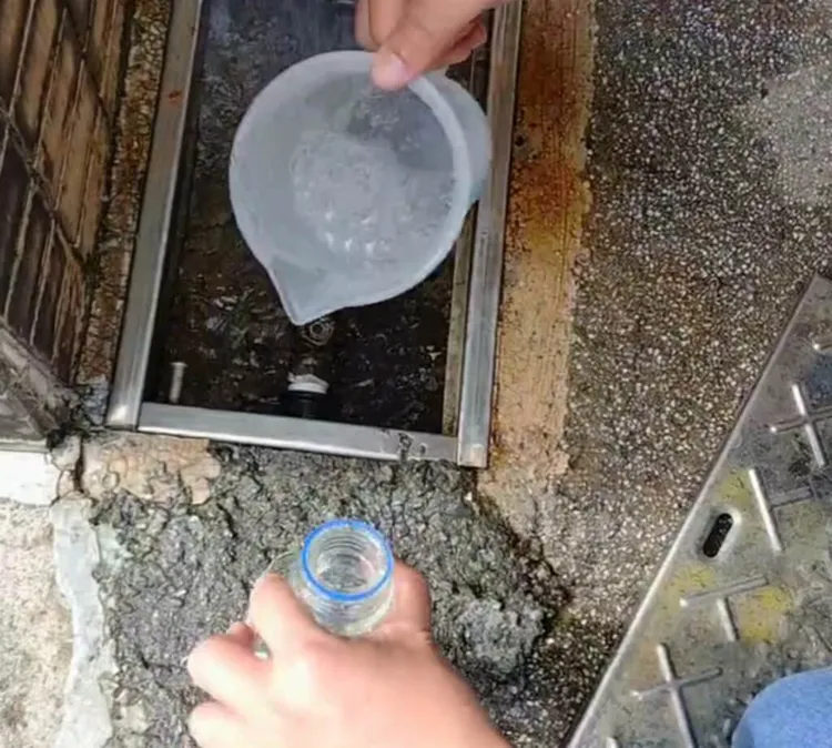 八堵抽水站附近基隆河日前發現油污，影響新山淨水場供水。台灣自來水公司提供