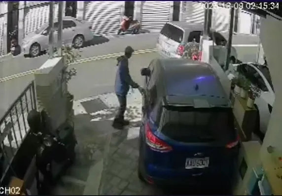 李嫌隨機開啟未上鎖的車門行竊。民眾提供
