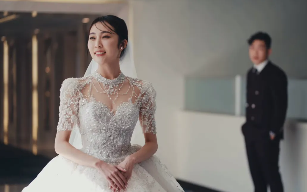 Kiwi姐姐结婚了！披婚纱感动泪崩　「藏了好久」老公曝光