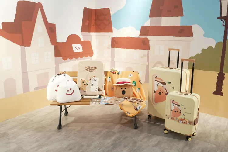 萬國通路與韓國人氣IP「DINOTAENG」合作，推出一系列療癒旅行好物。品牌提供