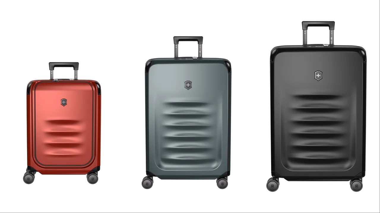 Victorinox Spectra 3.0可扩展式旅行箱Carry-on（左起）／2万1300元、M号／2万6000元、L号／2万8000元。品牌提供
