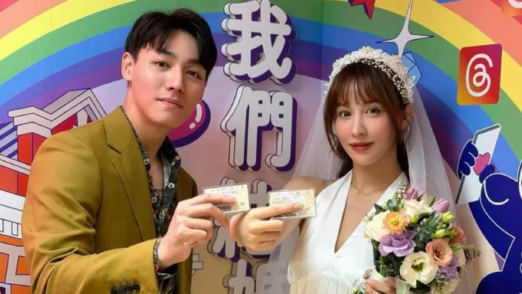 陈晨威（左）和啾啾今天赴户政事务所登记结婚。翻摄啾啾IG
