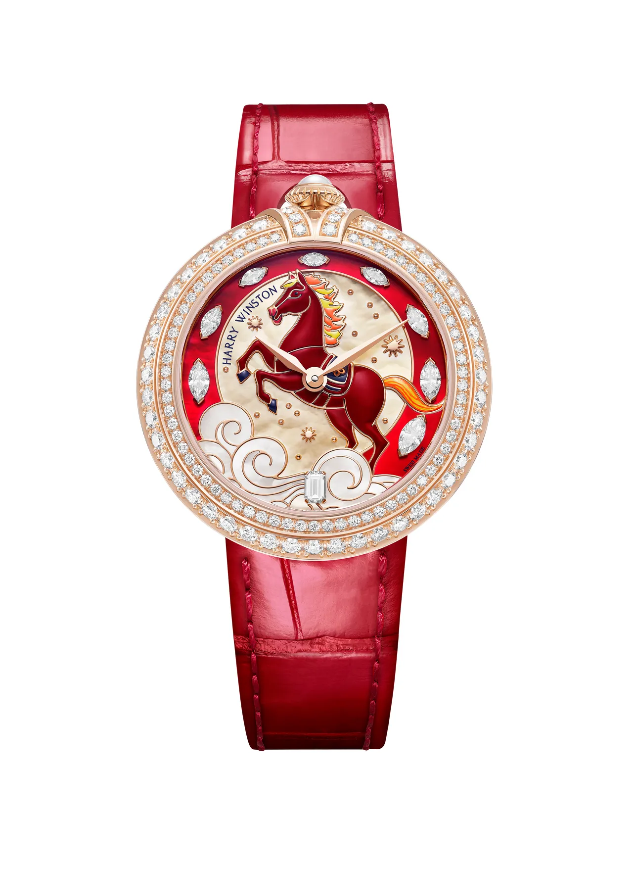 海瑞温斯顿Moments系列2026马年限定腕表，36mm，18K玫瑰金表壳，红色与金色珍珠母贝表盘（金色金属漆面元素），红色鳄鱼皮表带，自动上链机芯，防水深度30米，限量发行8只。品牌提供