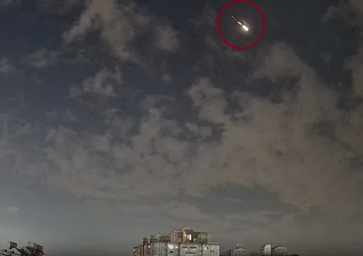 震前嘉義、台南天空驚見「火花不明物體」　真相竟與馬斯克有關