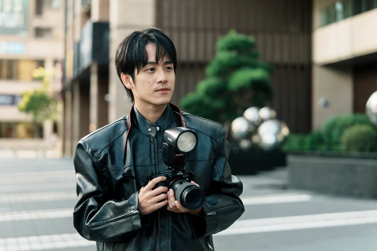 镇万钧主演鲜肉男主角。圣缇雅医疗集团提供