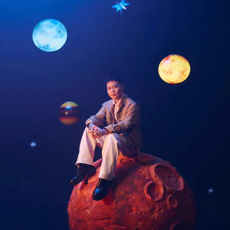 蕭秉治光今年就寫歌百首，產量驚人。相信音樂提供