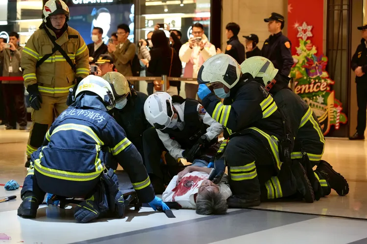 此次演練納入大量傷病患應變處置，測試救援、分流及後送作業。彭欣偉攝