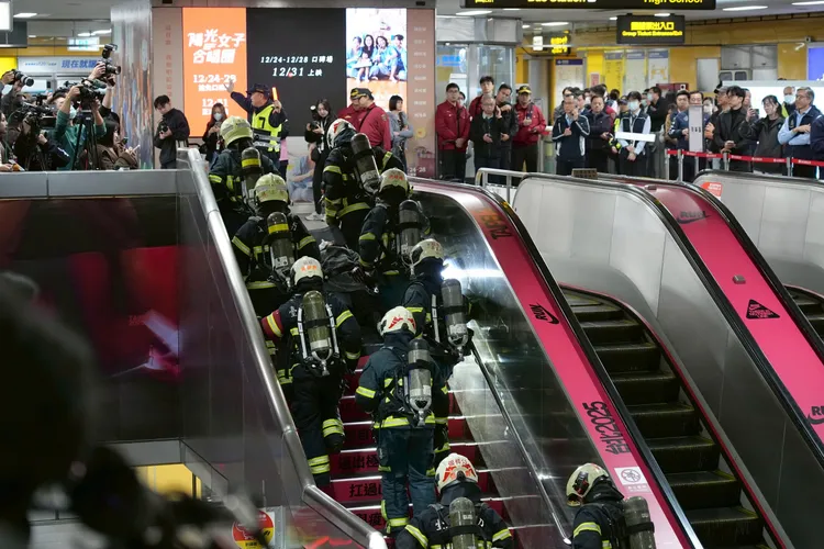 演練情境涵蓋捷運車廂、月台及轉運動線，全面檢視各環節安全防線。彭欣偉攝