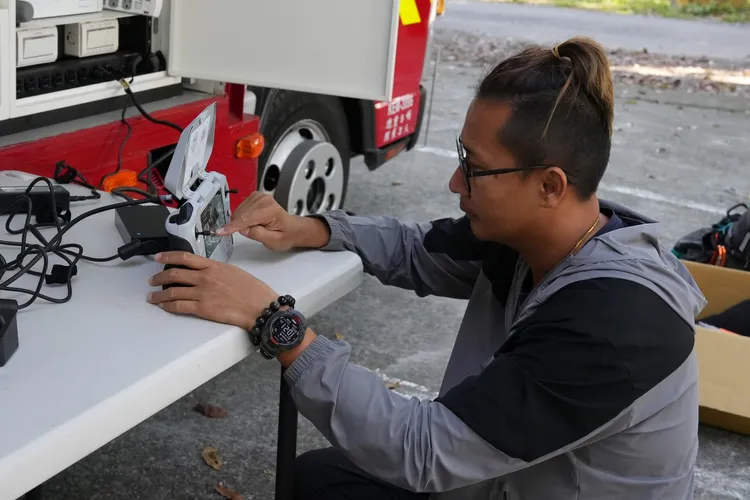 屏東特搜義消無人機分隊運用3D建模技術，建立第一手災害範圍影像資訊，助現場指揮官判斷情勢。翻攝畫面