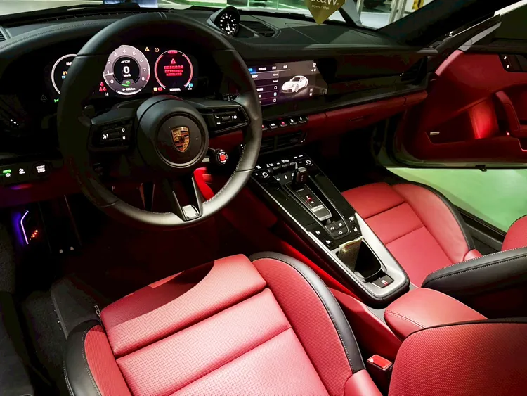 檢警查扣羅以翔名下保時捷「911 CARRERA GTS」，將由士林分署依法變價拍賣。士林分署提供