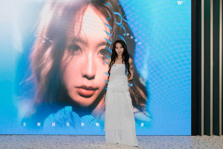 李芷婷認愛有穩交2年的圈外男友。華納音樂提供