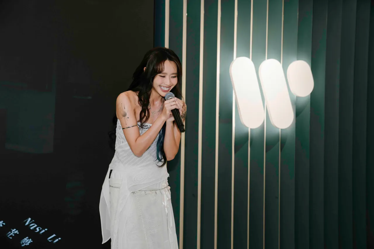 李芷婷推出新專輯《海的模樣》。華納音樂提供