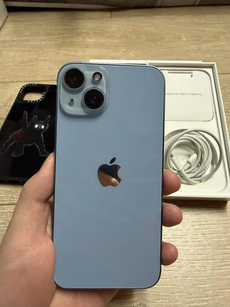 简男刊登假网拍照片。翻摄画面