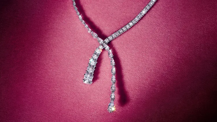 SWAROVSKI Matrix Y形項鍊，1萬8000元。品牌提供