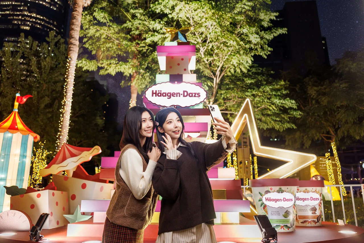 充滿層次感的Häagen-Dazs疊疊樂聖誕樹，不論白天晚上都是充滿驚喜的拍照點。業者提供