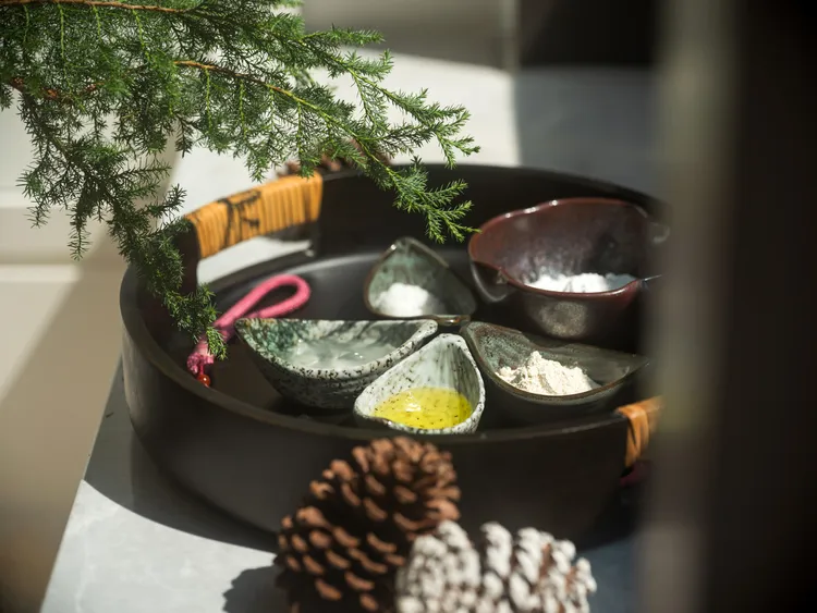 屢獲國際獎項殊榮的芳療中心「冬日煥活之旅」體驗，以「Formosa 」經典療程重喚身心平衡，於歲末年終之際，寵愛自己與親友的舒心禮讚。台北文華東方酒店提供