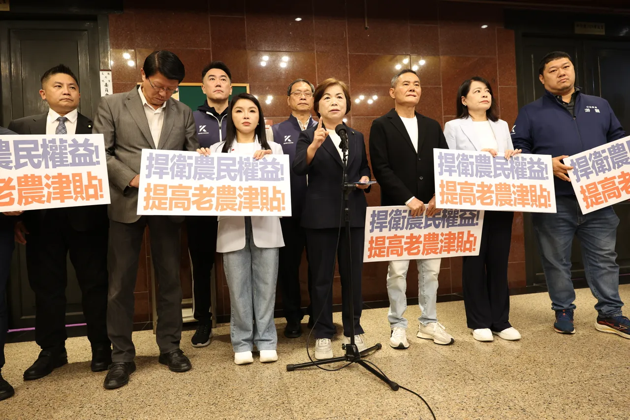 国民党立委杨琼璎举行「捍卫农权 老农津贴提高至15000元！刻不容缓！」记者会。杨琼璎办公室提供