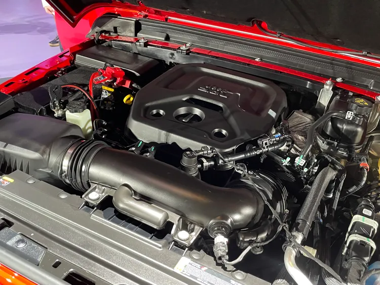 動力搭載2.0升渦輪引擎與8速自排變速箱。林浩昇攝