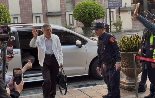 京华城2案圣诞前夕将辩论终结　柯文哲今穿白外套象征清白？