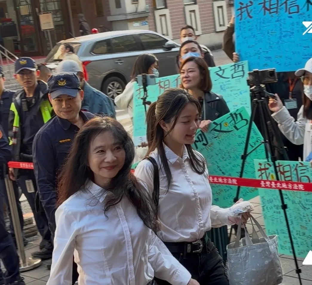 应晓薇今天出庭为被控涉贪部分进行答辩。张钦摄