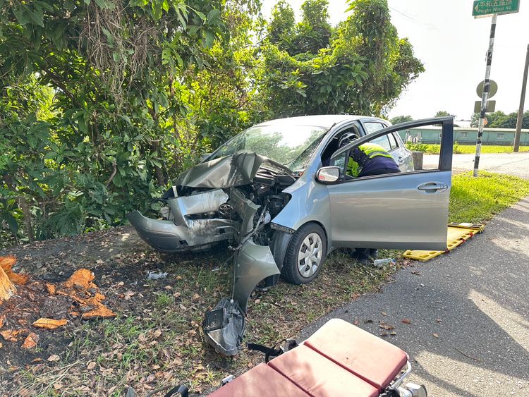 花蓮台9線死亡車禍　無照阿伯駕車撞路樹送醫不治