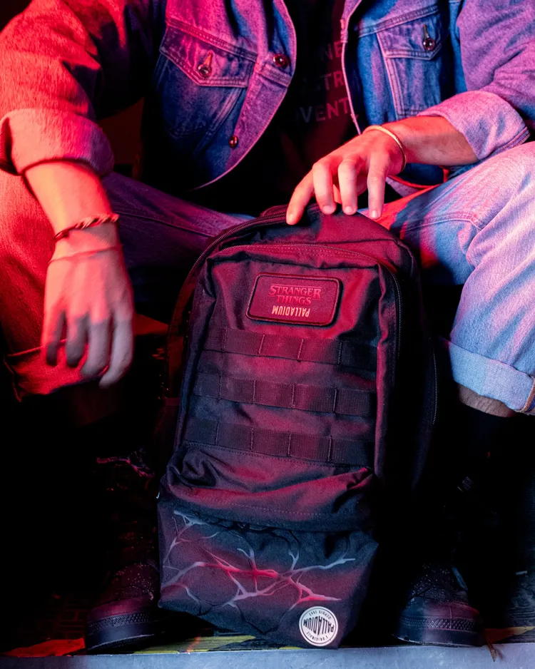 HOPPER後背包融入隧道探險與顛倒世界元素。品牌提供