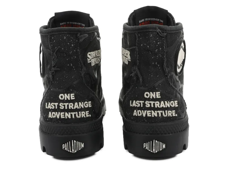 後跟有「One Last Strange Adventure」字樣，呼應警長在危險旅程中的堅毅歷程。品牌提供