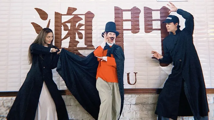 朵拉（左起）、巴钰和风田在澳门演起「剧中剧」。TVBS提供