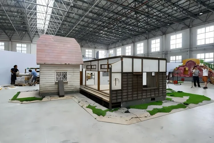 「吉卜力工作室物語·宮崎駿電影世界的奇境漫遊」展覽以1:2比例還原《龍貓》小梅的家，暫時無法見到。翻攝吉卜力工作室物語微博